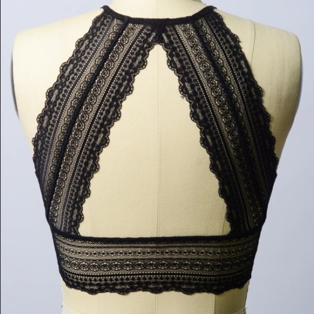 ❗️CLOSING SALE❗️ Black Scallop Lace  Bralette - Picture 7 of 7